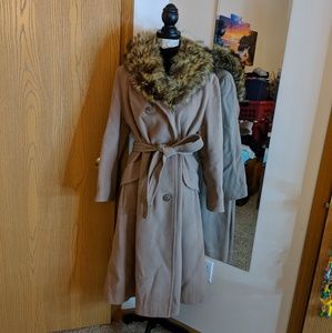 👠Vintage wool coat with faux fur collar